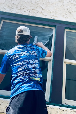 How Much Does Window Cleaning Cost in Orange County? Real Factors That Change Pricing